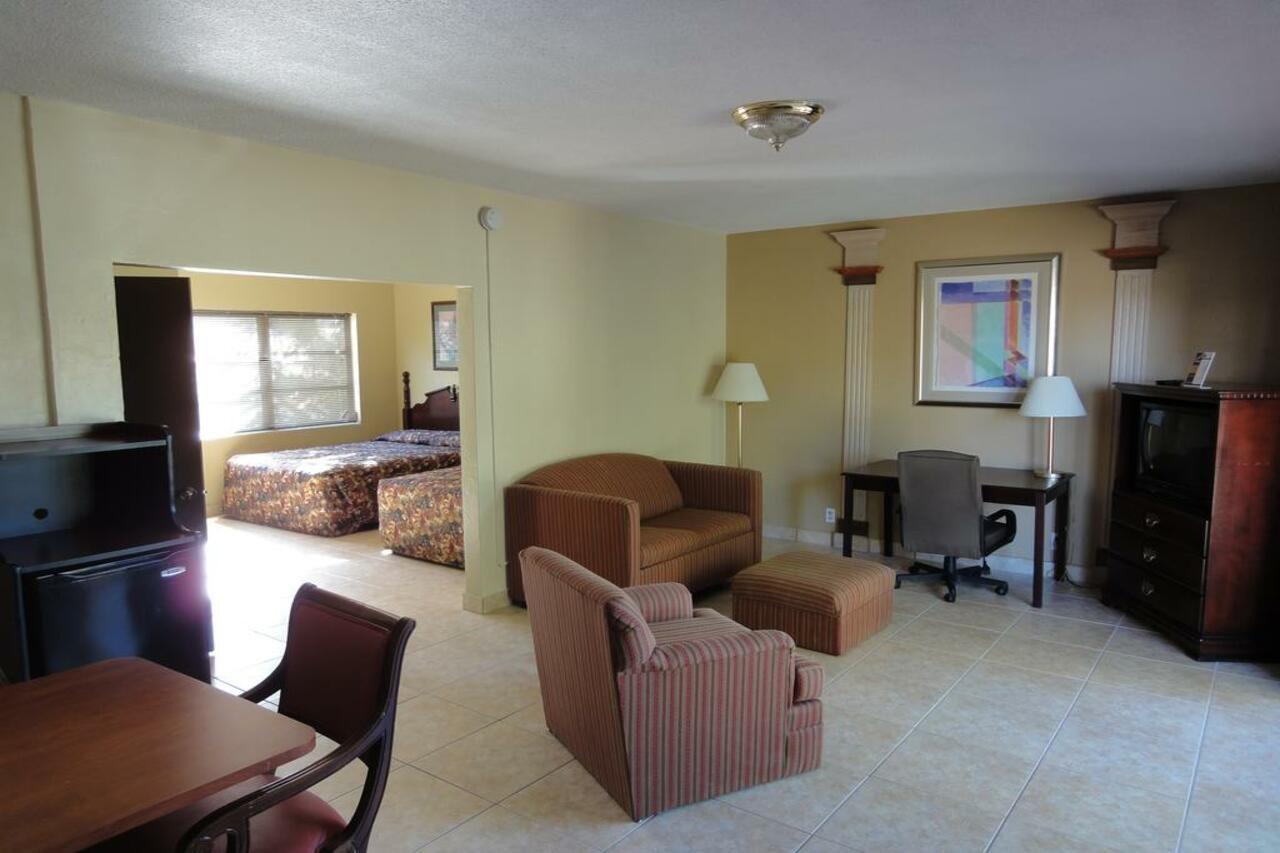 Oceans Beach Resort & Suites Pompano Beach Exterior photo