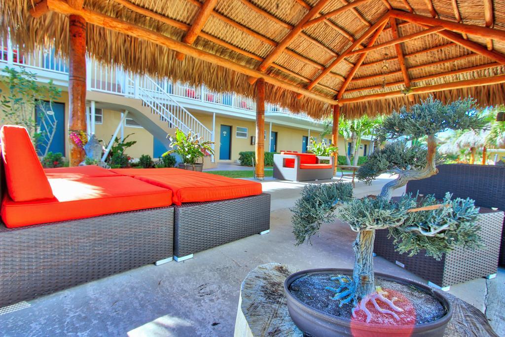 Oceans Beach Resort & Suites Pompano Beach Exterior photo