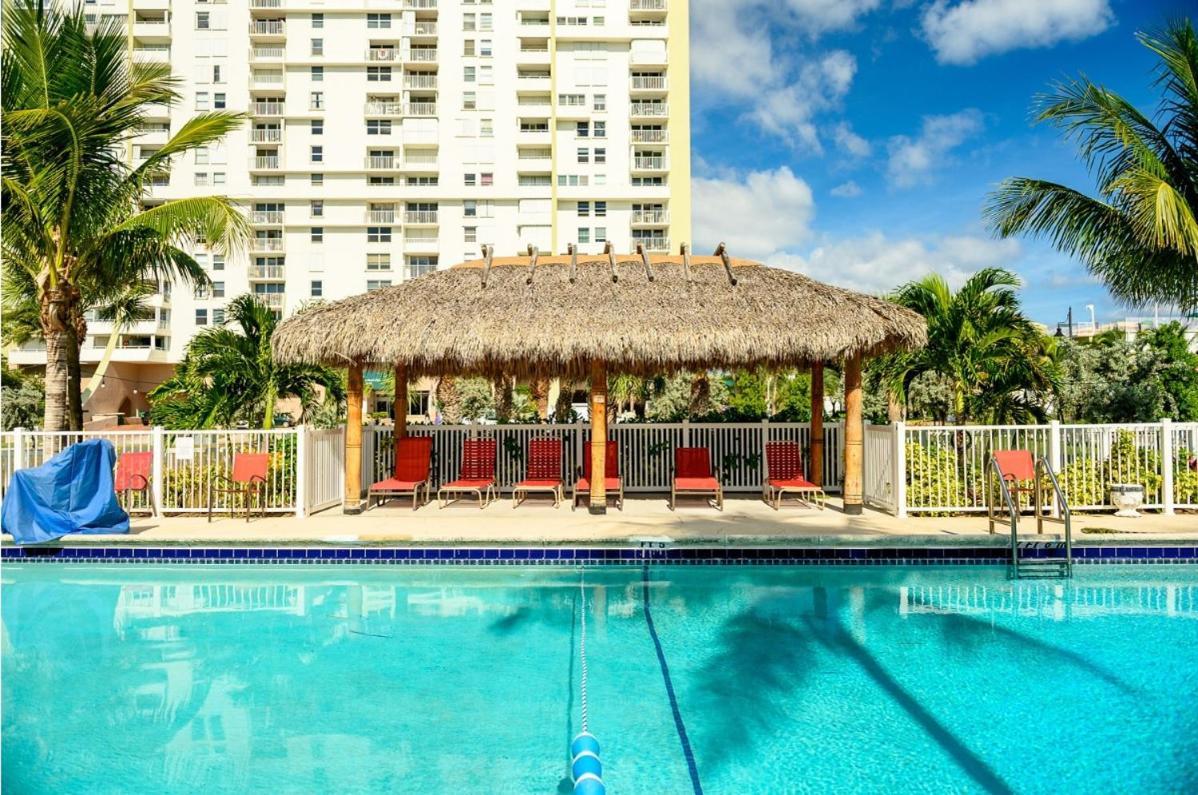 Oceans Beach Resort & Suites Pompano Beach Exterior photo