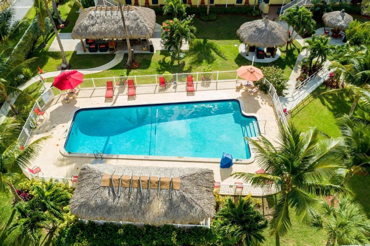 Oceans Beach Resort & Suites Pompano Beach Exterior photo